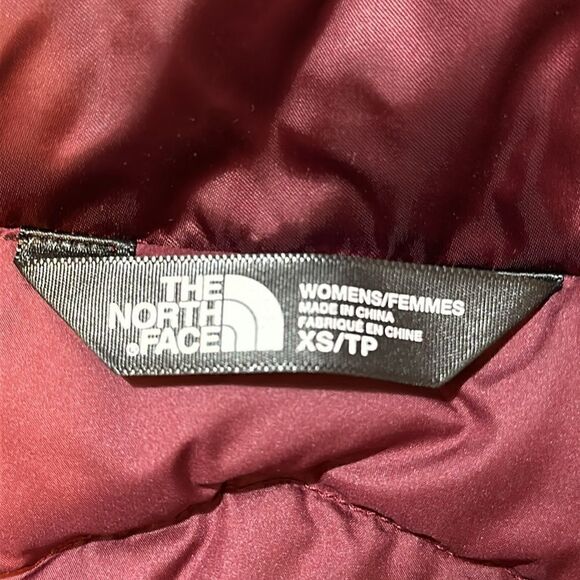 NEW The North Face 550 women’s goose down vest burgundy color size XS - Picture 8 of 13
